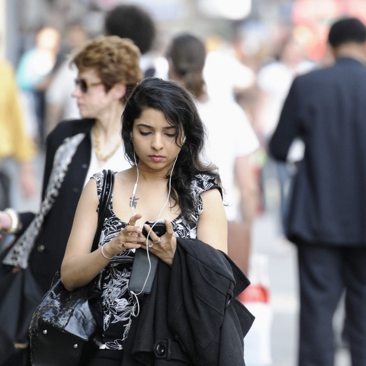 image-737781-smart-phone-walk_square.jpg